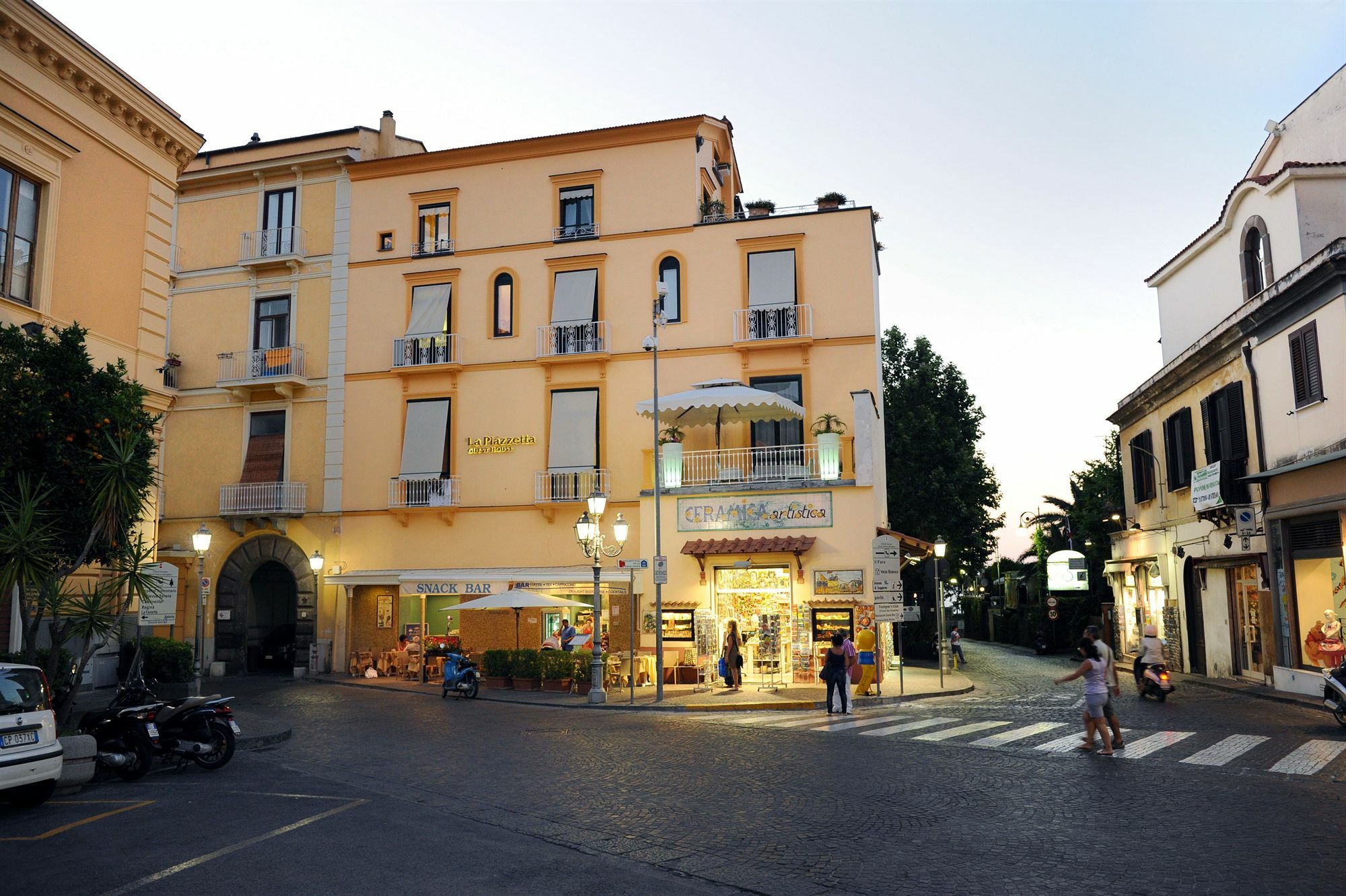 La Piazzetta Guest House Sorrento Bagian luar foto